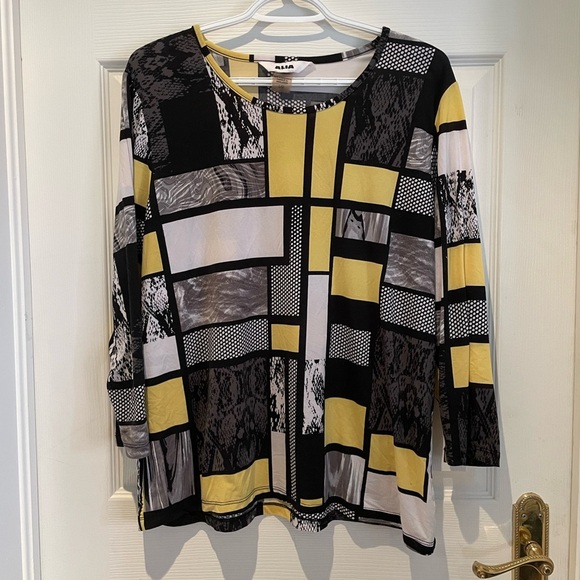 Alia Tops - Long sleeved patterned top